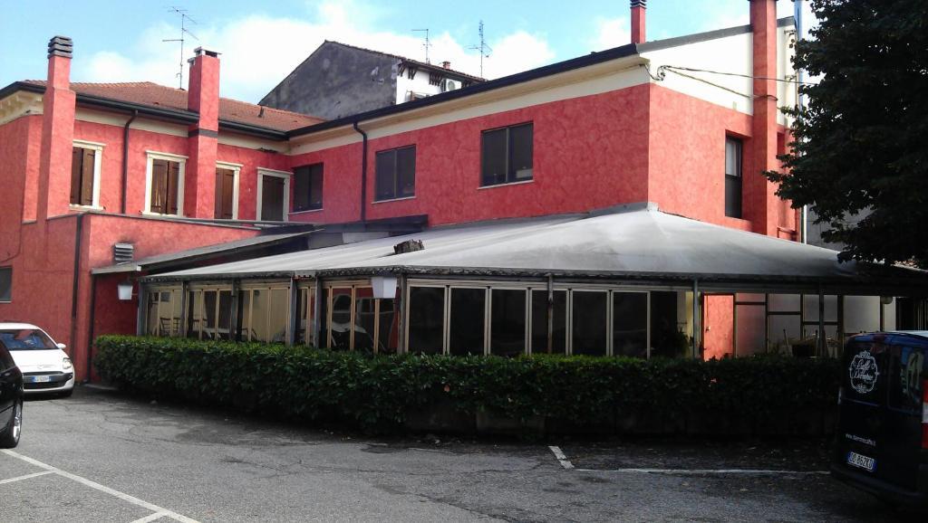 Albergo Pizzeria Sole San Giovanni Lupatoto Buitenkant foto