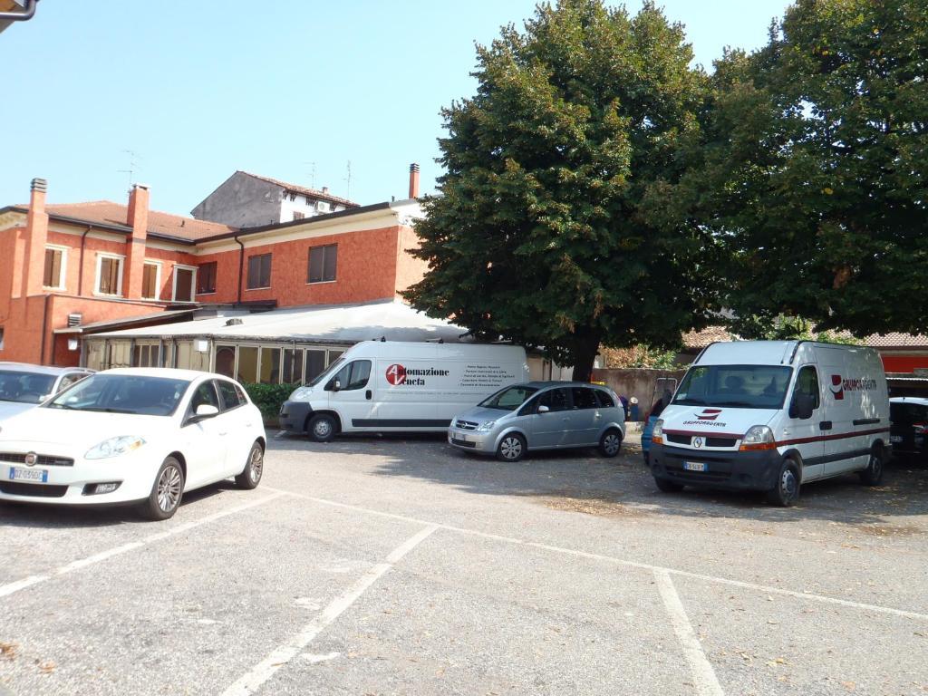 Albergo Pizzeria Sole San Giovanni Lupatoto Buitenkant foto