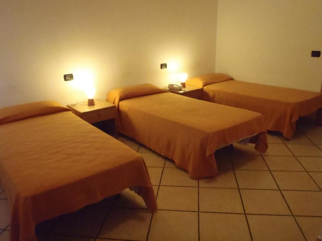 Albergo Pizzeria Sole San Giovanni Lupatoto Buitenkant foto