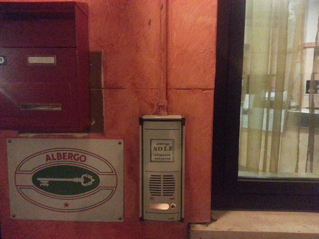 Albergo Pizzeria Sole San Giovanni Lupatoto Buitenkant foto