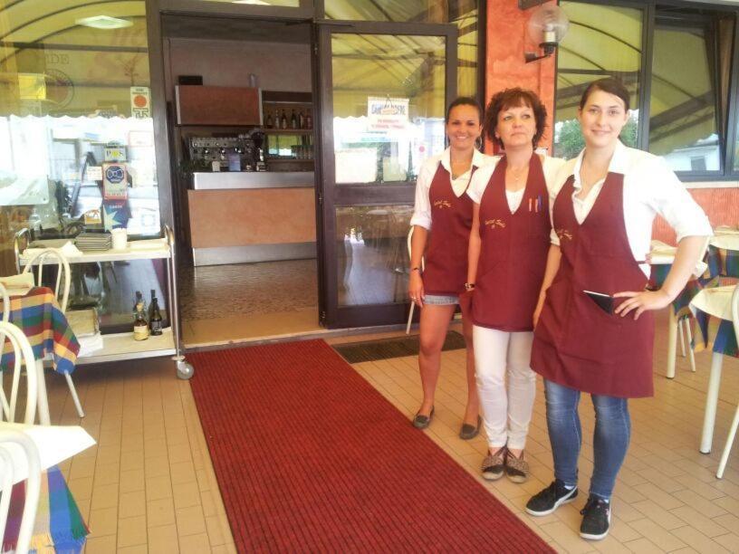 Albergo Pizzeria Sole San Giovanni Lupatoto Buitenkant foto