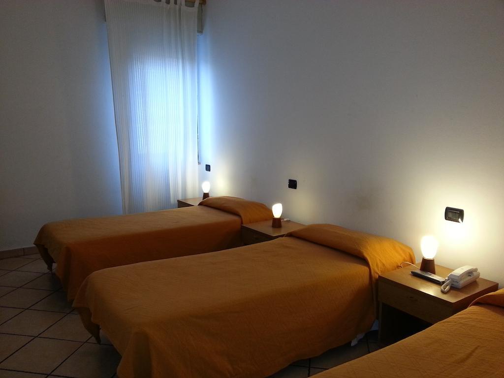 Albergo Pizzeria Sole San Giovanni Lupatoto Buitenkant foto